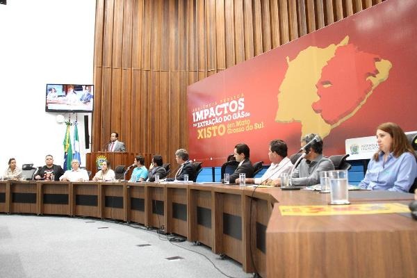 Polêmica extração do gás de xisto em MS é tema de audiência na Casa de Leis Em Mato Grosso do Sul, 54 municípios têm potencial para exploração do gás e fazem parte do bloco da Bacia do Paraná