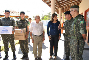 Durante a ação no Centro de Educação Infantil Nosso Mundo, foram doados diversos remédios para o Hospital Regional.