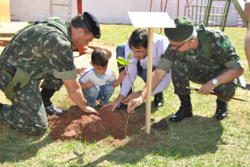 Os militares realizaram também a revitalização do espaço físico da escola, realizando a pintura do prédio e o plantio de árvores de diversas espécies dentro e fora do perímetro escolar.