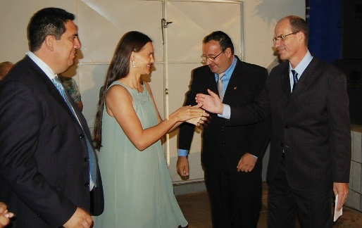 A secretária de Educação na posse do prefeito e vice de Amambai, Sérgio e Dr. Bandeira, também com o secretário de governo, Odil Puques.