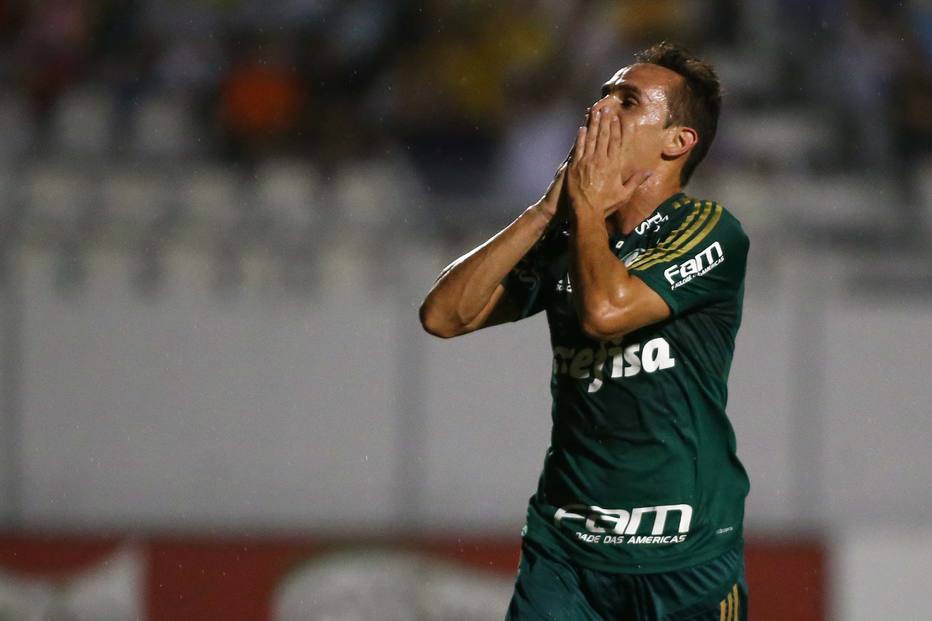 Com Valdivia decisivo, Palmeiras derrota Botafogo e vai à semi Com Valdivia decisivo, Palmeiras derrota Botafogo e vai à semi