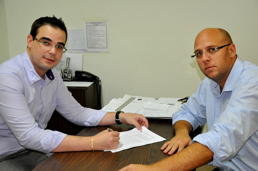 Dr. Caio Fachin, procurador do Município e o Secretário Municipal de Administração, Rodrigo Selhorst / Foto: Assessoria
