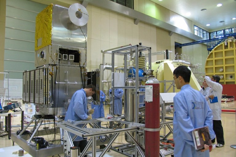 Equipamento é o primeiro de três satélites que integram a missão / Foto: Divulgação  