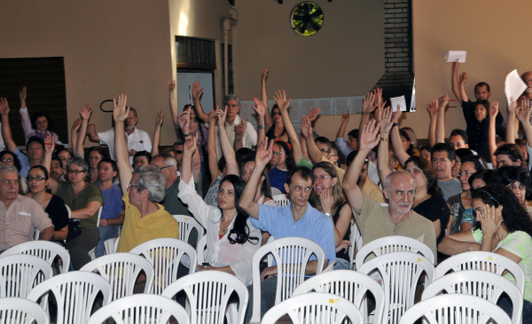 Em clima tenso, professores da UFMS decidem pela manutenção da greve