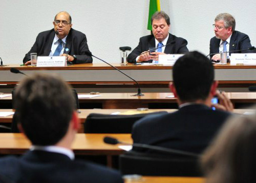 CPIs da Petrobras serão prorrogadas até o fim do ano legislativo CPIs da Petrobras serão prorrogadas até o fim do ano legislativo