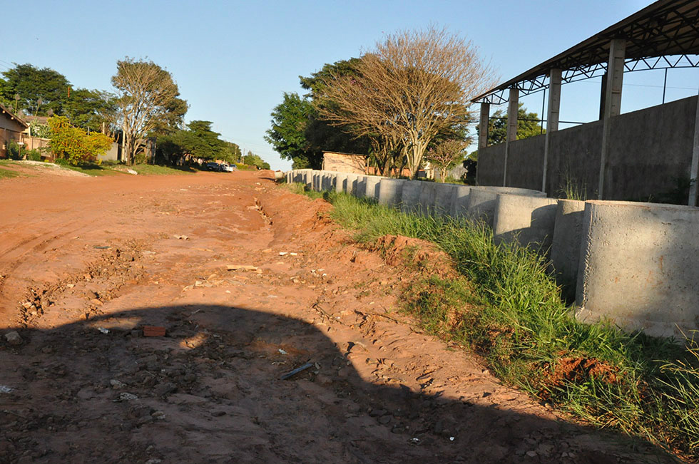 Uma das ruas que receberão a lama asfáltica. Obras atendem demanda importante da população / Foto: Decom