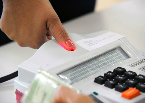 Entram em vigor restrições eleitorais a agentes públicos A Justiça Eleitoral espera que 16 milhões de eleitores votem este ano por meio de identificação digital