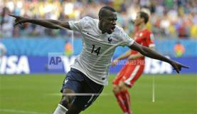 França vence a Suíça por 5 x 2 em mais uma goleada na Bahia O francês Blaise Matuidi comemora após gol contra a Suíça, na Arena Fonte Nova, em Salvador. A partida terminou em 5 x 2 para a França. Natacha Pisarenko/AP/Direitos Reservados