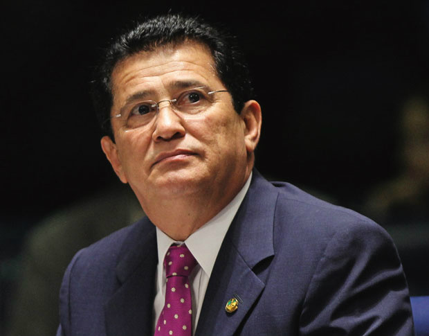 Deputado renuncia à presidência do PR para votar a favor do impeachment Deputado renuncia à presidência do PR para votar a favor do impeachment