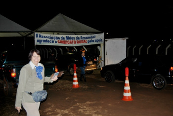 Vilam Selhorst no estacionamento da Expobai; trabalo em prol da Associação de Mães de Amambai.