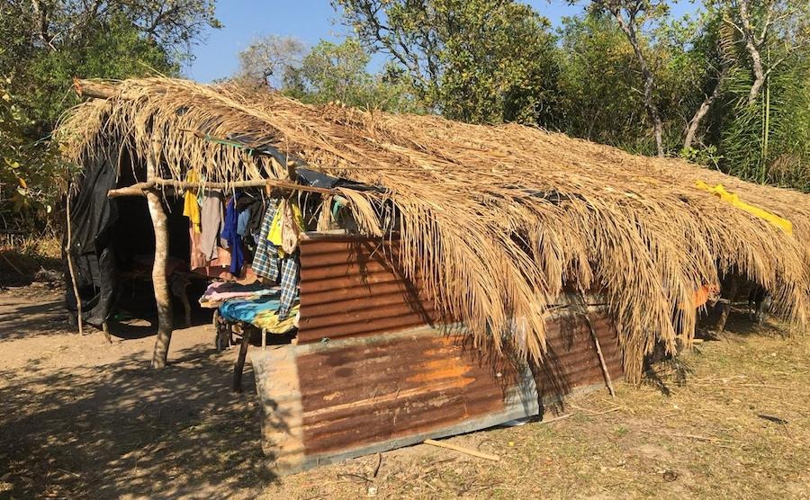 Trabalhar por comida: indígenas são resgatados da escravidão em MS e SP Barraco precário em que viviam indígenas resgatados do trabalho escravo no Mato Grosso do Sul. Foto: SRTb/MS