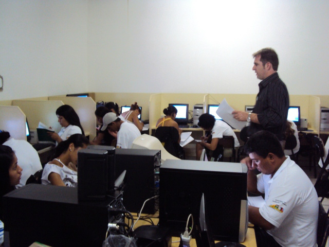 Funtrab busca instrutores e auxiliares técnicos na área de informática Funtrab busca instrutores e auxiliares técnicos na área de informática