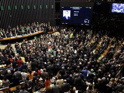 Menções a Deus e a Bíblia permeiam votos do impeachment Menções a Deus permeiam votos do impeachment