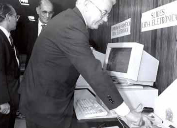 Conheça a história da urna eletrônica brasileira, que completa 18 anos Conheça a história da urna eletrônica brasileira, que completa 18 anos