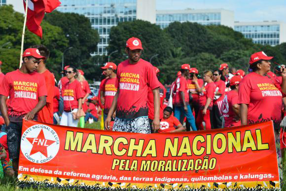 Movimentos sociais reivindicam reforma agrária no país Integrantes da Frente Nacional de Luta Campo e Cidade reúnem-se em Brasília para mobilização em defesa da reforma agrária e contra a PEC 215 / Antonio Cruz/Agência Brasil
