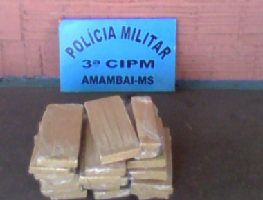 Droga foi encontrada dentro de mala no bagageiro de ônibus / Foto: Assessoria