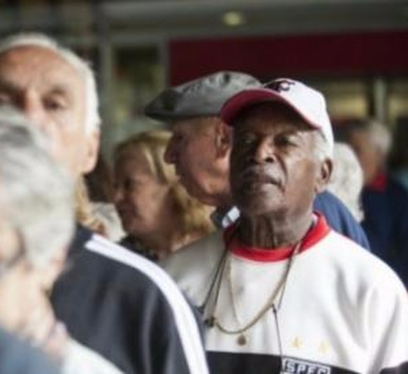Primeira parcela corresponde a até metade do valor total e será paga junto aos outros benefícios do mês 