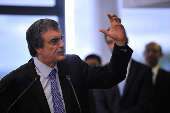 Dilma condena redução da maioridade penal e pede punição de aliciadores José Eduardo Cardozo fará um amplo debate para aperfeiçomento do ECA a pedido da presidenta Dilma Rousseff / José Cruz/Agência Brasil