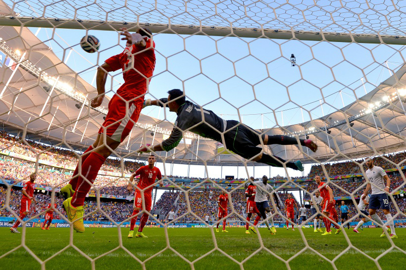 Primeiras rodadas da Copa têm média de quase três gols por jogo Cena comum na Copa de 2014: média de gols por jogo é de 2,96