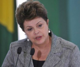 Dilma diz que vai ouvir ministro do Turismo sobre novas denúncias Dilma diz que vai ouvir ministro do Turismo sobre novas denúncias