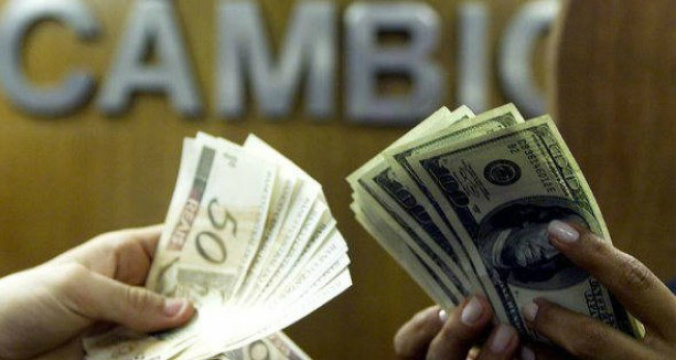 Com alta do dólar, Banco Central faz intervenção no mercado de câmbio Com alta do dólar, Banco Central faz intervenção no mercado de câmbio