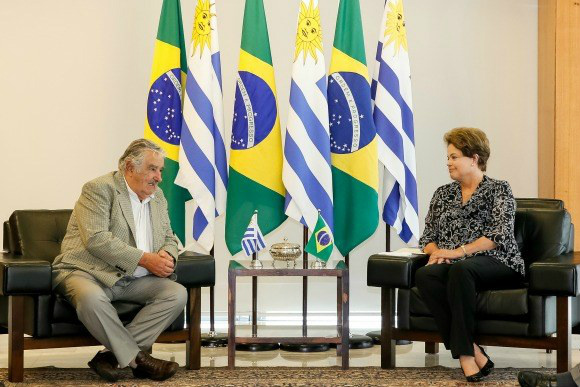Dilma e Mujica defendem fortalecimento das relações na América Latina Dilma e Mujica defendem fortalecimento das relações na América Latina