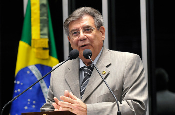 Se PEC for aprovada, vereadores eleitos em 2012 podem ficar sem salário O senador Cyro Miranda (PSDB), autor da PEC.