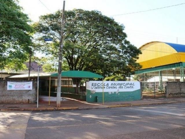 Fachada da Escola Municipal Valério Carlos da Costa em Sidrolândia. (Foto: Régis Cotting / Sidrolandia News)