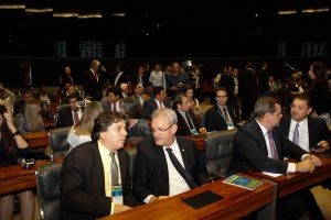 Caravina conversa com o deputado Geraldo Resende (Foto Edson Ribeiro)