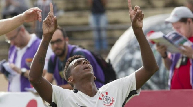 Jô marcou o gol do Dérbi.Foto: Divulgação 