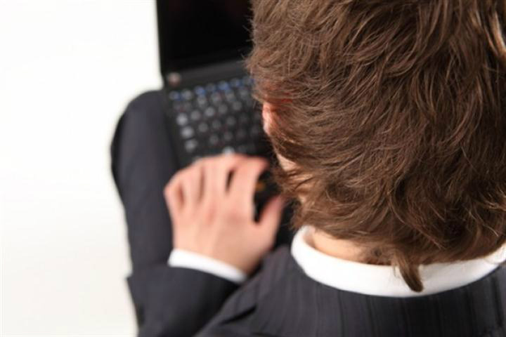 Ofensas pela internet e celular é crime e pode acarretar em processo