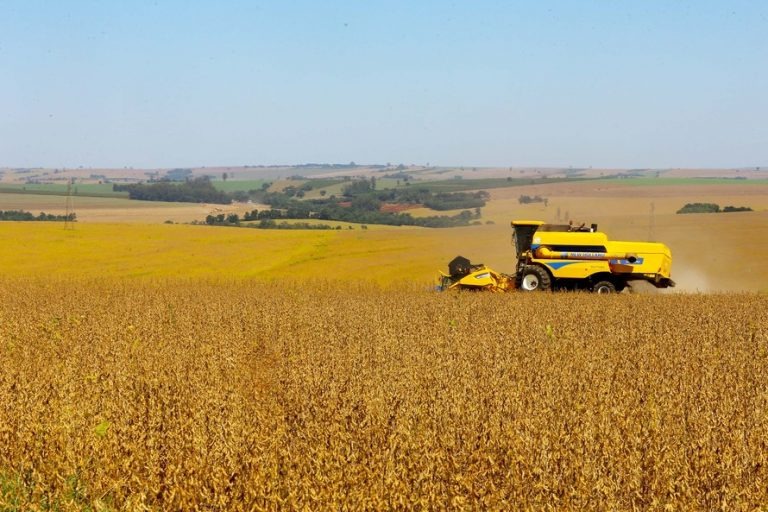Frente da Agropecuária defende equilíbrio entre produção e preservação ambiental Deputados afirmaram que os produtores rurais são aliados no desenvolvimento e na preservação / Foto: Jaelson Lucas/Agência de Notícias do Paraná