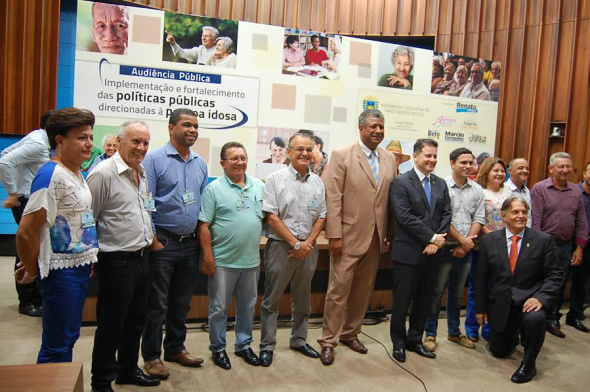 Audiência Pública discute direitos da pessoa idosa Vereadores David Nicoline, Ilzo Victor e Roberto Dias, também estiveram no evento comandado pelo deputado estadual Renato Câmara / Foto: Assessoria