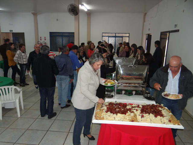 Simted de Amambai homenageia aposentados da educação com almoço no sábado (20) Registro fotográfico do Almoço dos Aposentados em 2016 / Foto: Moreira Produções