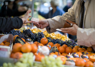 O setor de supermercados, hipermercados, alimentos e bebidas cresceu acima da média, com expansão de 6,4%