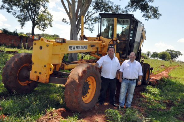 Residencial dos Ipês tem obras iniciadas em Amambai Prefeitura começa a abrir as ruas do Residencial dos Ipês