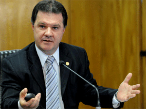 Governo acatará mudanças para aperfeiçoar MPs do ajuste fiscal, diz ministro Governo quer aprovar o conjunto do ajuste, diz Carlos Eduardo Gabas / Marcelo Camargo/Agência Brasil