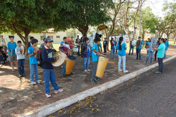 Semed de Amambai, escolas e exército organizam Semana da Pátria A fanfarria de Amambai ensaiando com o músico Edernes de Souza.