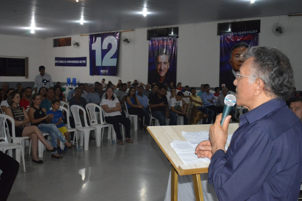 Juiz aposentado Odilon de Oliveira, durante encontro do PDT em Amambai / Foto: Moreira Produções