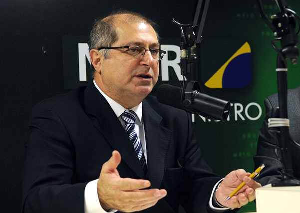 Paulo Bernardo quer que telefônicas invistam R$ 25 bi ao ano em infraestrutura Paulo Bernardo quer que telefônicas invistam R$ 25 bi ao ano em infraestrutura