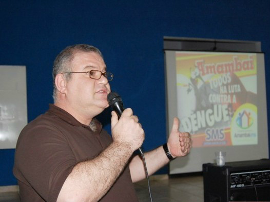 Mutirão contra a dengue mobiliza comunidade de Amambai neste sábado (9) Dr. Alessandro Godoy Barbosa alerta que todos os casos devem ser notificados á Secretaria de Saúde, assim podem ser tomadas as providências necessários para impedir que novas pessoas sejam infectadas.