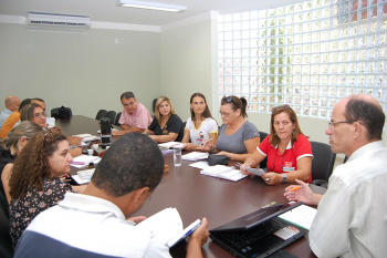 Diretoria do Simted durante reuniao com o prefeito Sérgio Barbosa, na quarta-feira (6)Foto: Moreira Produções