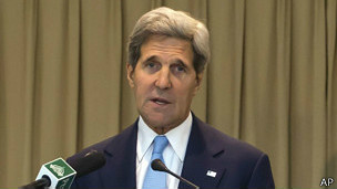 O secretário de Estado americano, John Kerry, diz que a medida entra em vigor imediatamente 