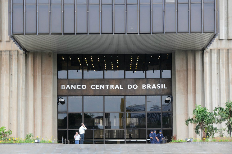 BC revisa projeção de queda da economia de 1,1% para 2,7%