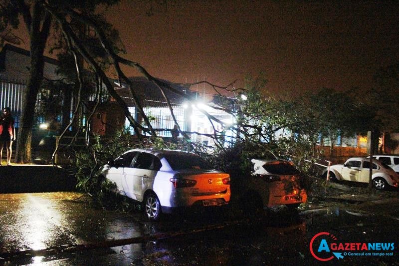 Vendaval atinge Amambai, fere pessoas e causa danos Foto: Vilson Nascimento
