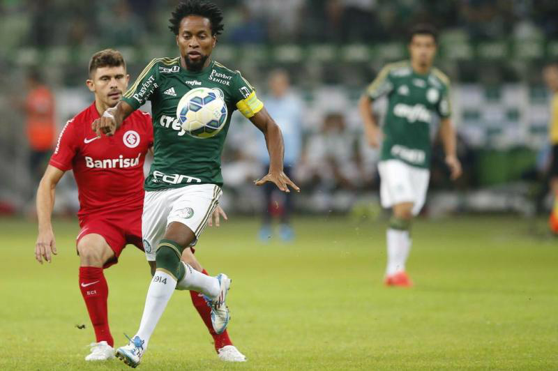 Palmeiras busca empate contra o Inter no Sul e leva vantagem para São Paulo Os times voltam a jogar na próxima quarta-feira, às 22h, na Arena do Palmeiras. O Verdão precisa de um empate sem gols para avançar.