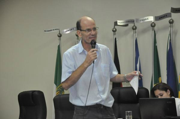Audiência debate Lei de Diretrizes Orçamentárias nesta terça (14) em Amambai Prefeito Sergio Barbosa durante Audiência Pública da LDO em 2014 / Foto: Assessoria