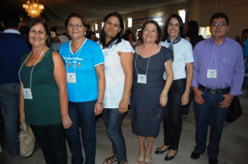 A supervisora escolar de Amambai, Rosa Flores (E), e os diretores da rede estadual, Algemira, Nídia, Vilma, Cassiana e José Carlos.