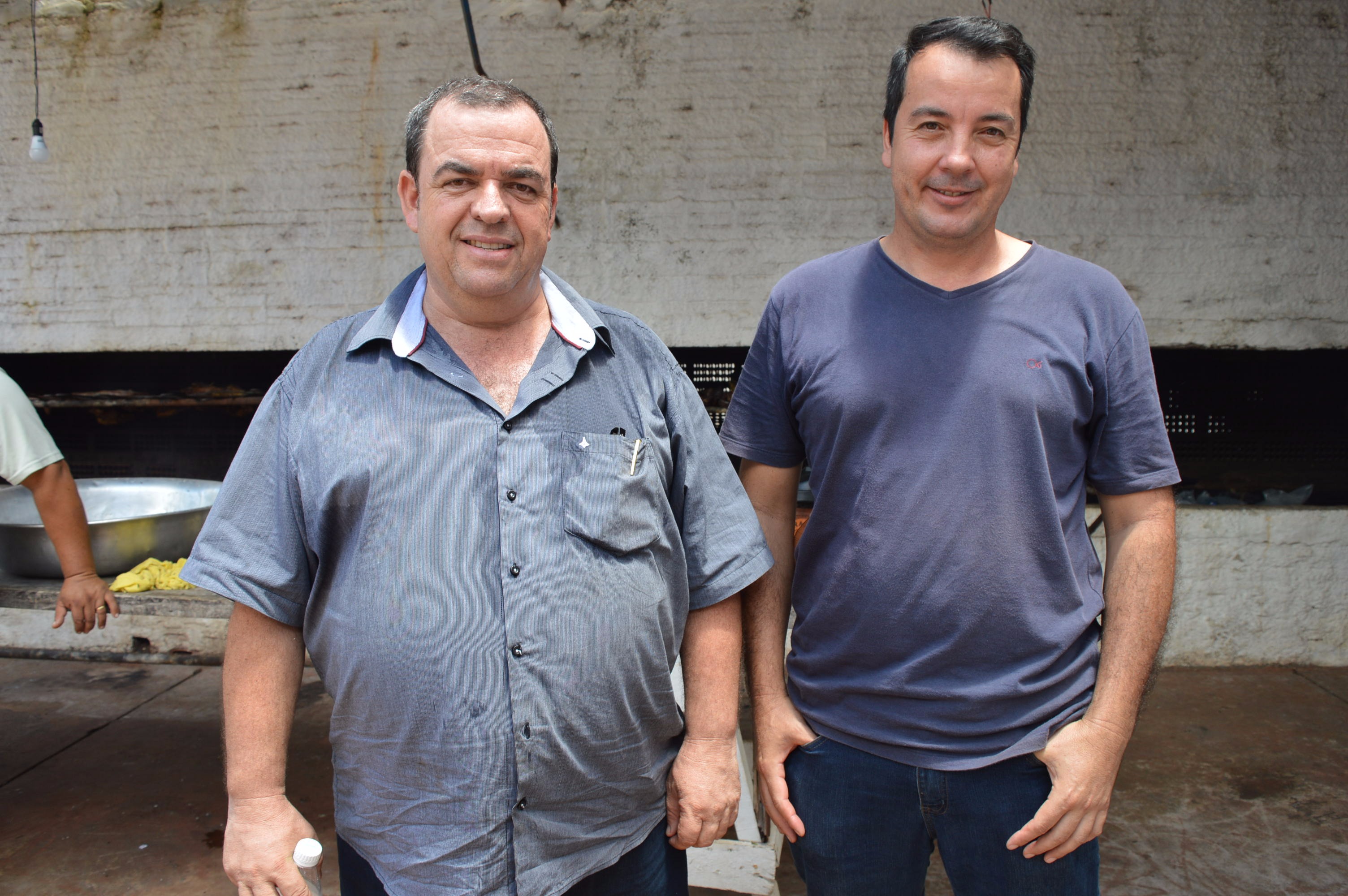 Sisem promoveu confraternização para filiados no último sábado (9), em Amambai E/D: Atual presidente do Sisem, Dilmar Bervian e presidente eleito, que assume em 2018, Fernando Dutra Maciel / Foto: Moreira Produções