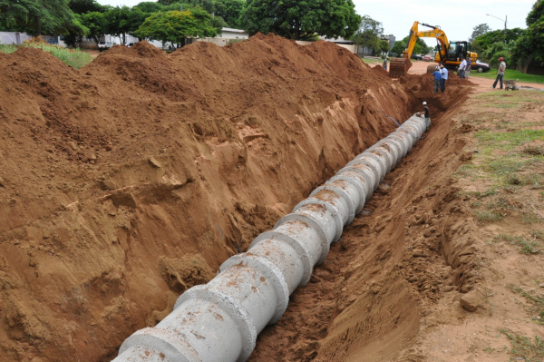 Obras de drenagem e pavimentação asfáltica começam na Vila Cristina Obras de drenagem e pavimentação asfáltica começam na Vila Cristina